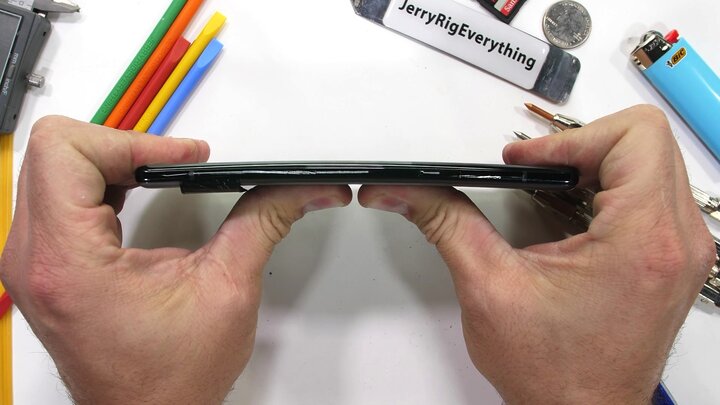 Durability Test: Surface Pro, iPhone 16 and Pixel 6 Pro