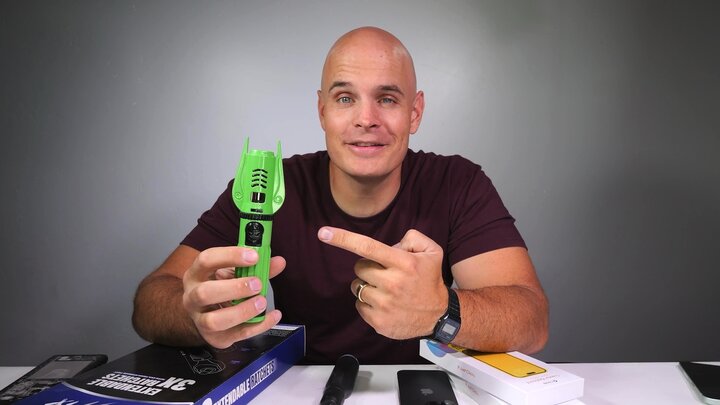 Exposing the iPhone Keyboard / Revealing the Samsung Z Fold Layers