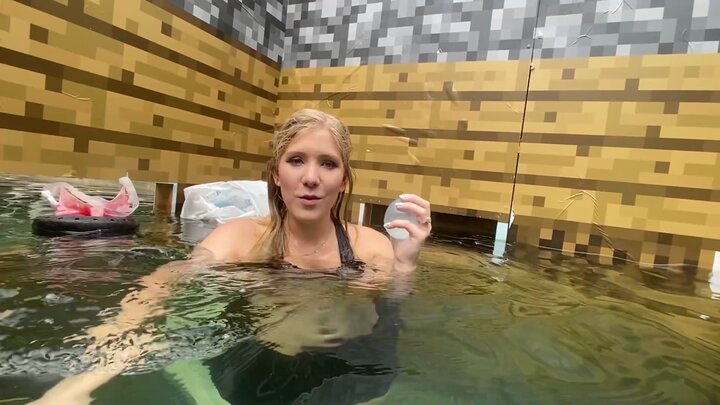 WORST Reviewed Water Park vs. BEST Reviewed Water Park! / Preston Trapped Me in an Actual Underwater Minecraft House