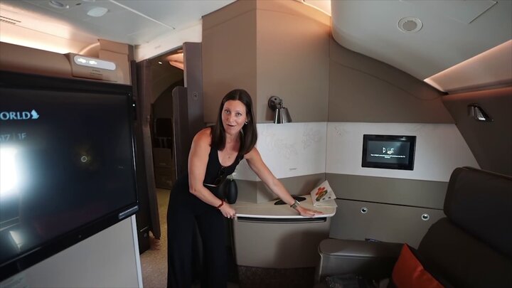 13 Hours in Singapore Airlines First Class Suite