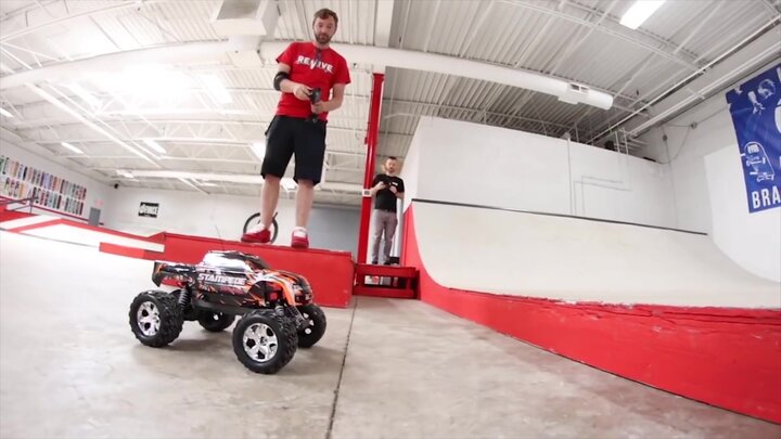 RC Monster Truck at a Skatepark / RC Truck vs. Skatepark Ramp