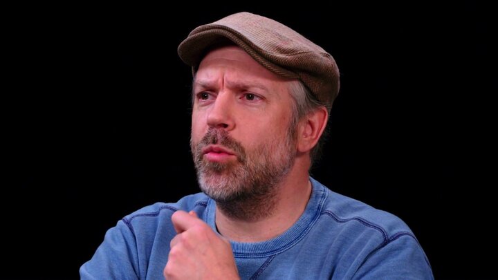 Jason Sudeikis Embraces Da Bomb While Eating Spicy Wings