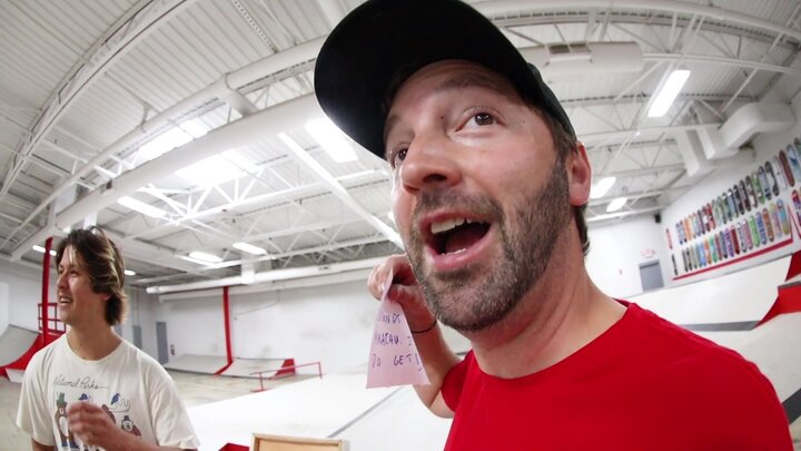 Pro Finger Boarder vs. Skateboard / Highest Kickflip