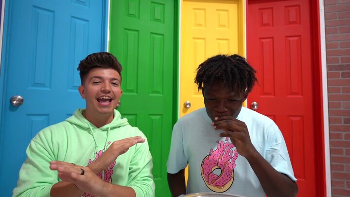 Don't Choose the Wrong RAINBOW Door! - Mystery Challenge / 100 Layers of Duct Tape vs. Cardboard!