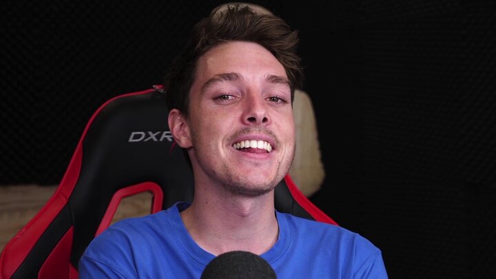 Girl Thinks She’s Pregnant with Jesus / The Creepiest Addiction Ever