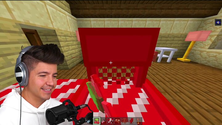 Minecraft Santa-Only Build Battle vs. My Wife! / I Survived 100 Days in Hardcore Minecraft