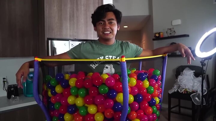 1,000 Bath Bombs / Trampoline Ball Pit Cannonball