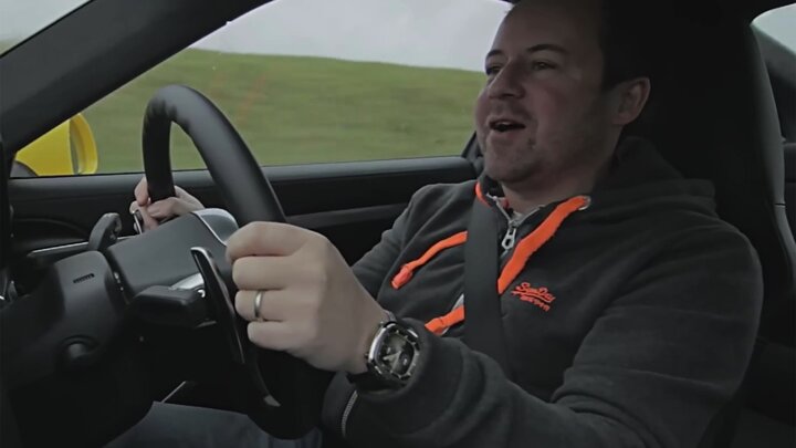 Porsche 911 Carrera 4S vs. 2S Track Battle / Mini GP2 vs. Audi A1 Track Battle