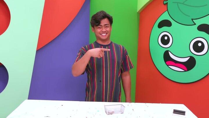 Trying Weird Money Gadgets / $20,000 eBay Mystery Box