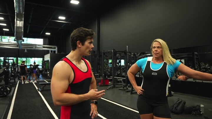 Am I Stronger Than Canada's Strongest Woman? / Man vs. Woman Bodybuilders