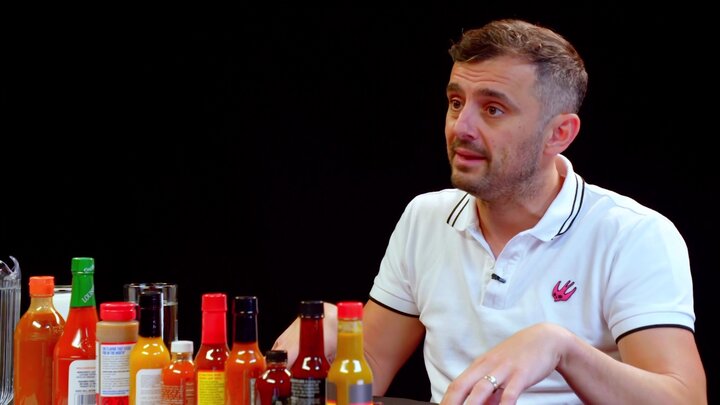 Gary Vaynerchuk Tests His Mental Toughness While Eating Spicy Wings