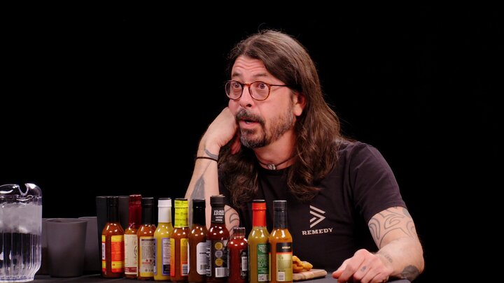 Dave Grohl Makes a New Friend While Eating Spicy Wings